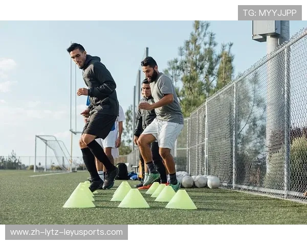 足球运动员的体能强化与技术训练 足球运动员的体能强化与技术训练